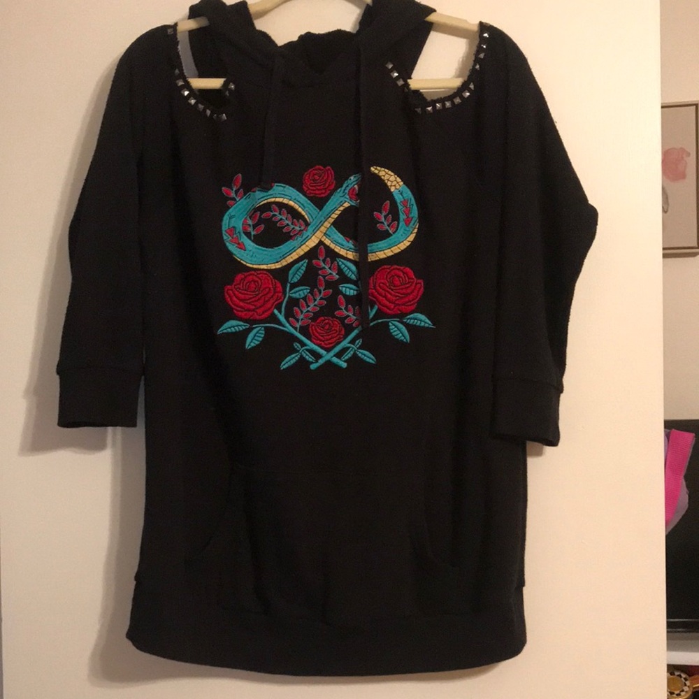 4 torrid Sz 1 tops